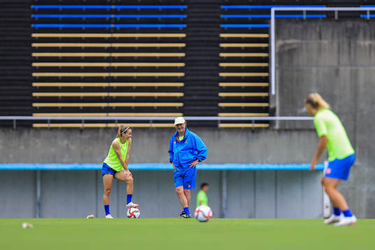 Kosovare Asllani and Peter Gerhardsson, head coach of the