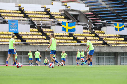 Kosovare Asllani and Filippa Angeldahl of the Swedish