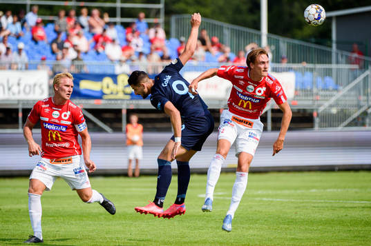 Malmö FFs Antonio Colak i en kamp mot Degerfors Oliver