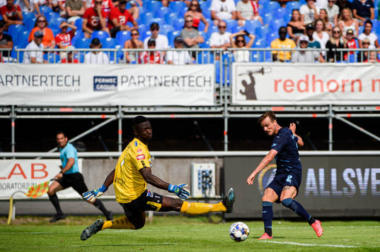 Degerfors målvakt Ismael Diawara och Malmö FFs Eric