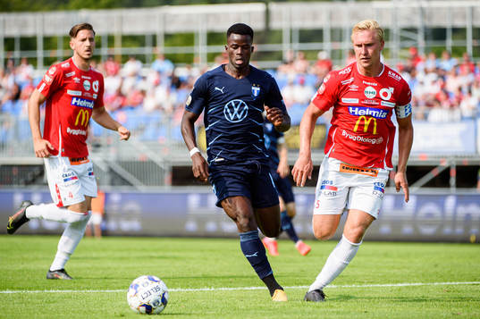 Malmö FFs Malik Abubakari och Degerfors Oliver Ekroth