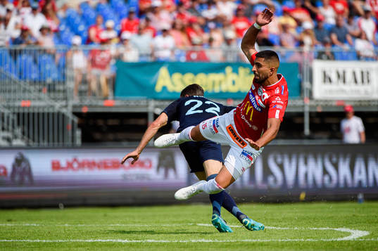 Malmö FFs Adi Nalic och Degerfors Sean Sabetkar vid 0-2