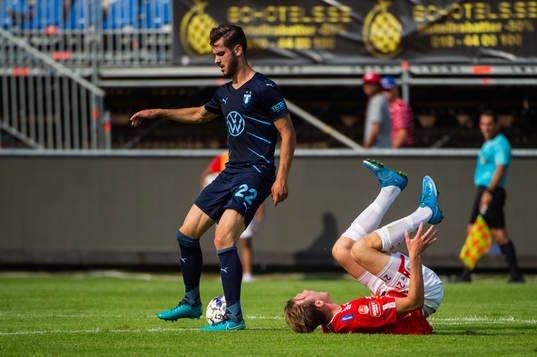 Malmö FFs Adi Nalic och Degerfors Adam Carlén