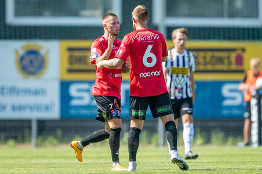 Trelleborgs Petar Petrovic och Jesper Modig jublar