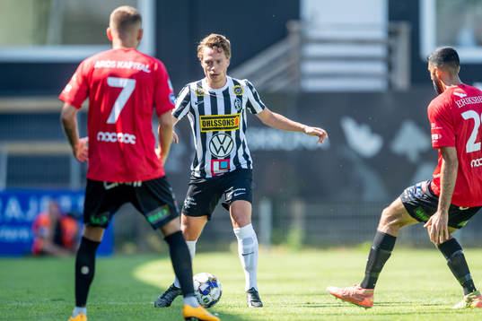 Landskronas Filip Ottosson mot Trelleborgs Petar Petrovic