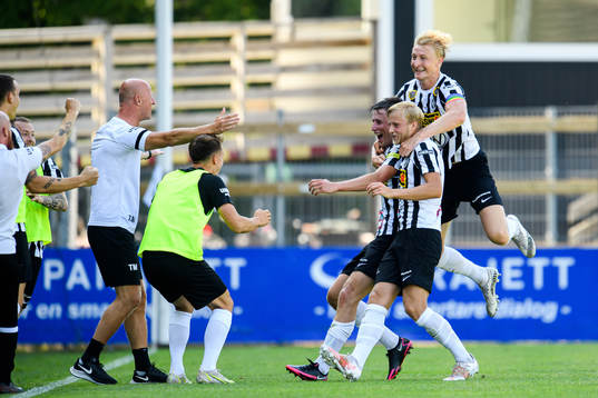 Bläddra bland fler bilder av Fotboll, Superettan, Landskrona - Trelleborg