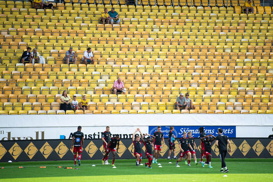 Östersunds spelare värmer upp