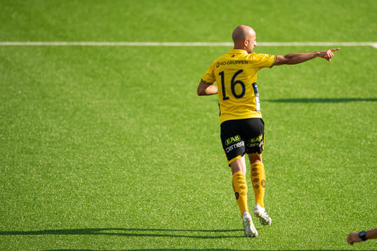 Elfsborgs Robert Gojani jublar