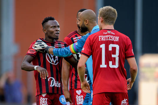Östersunds Samuel Mensiro, målvakt Aly Keita och Ludvig