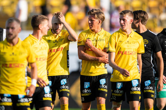 Elfsborgs Jack Cooper Love med banagerat huvud