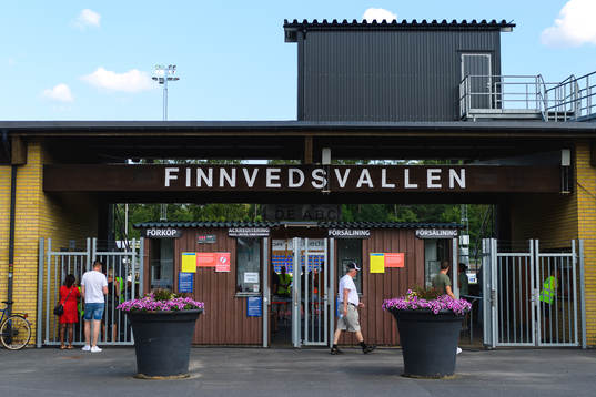 Entre till Finnvedsvallen före fotbollsmatchen i