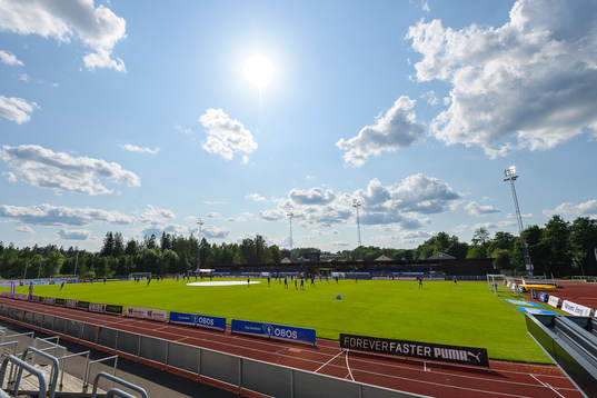 Lagen värmer upp före fotbollsmatchen i Superettan mellan