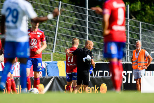 Östers Billy Nordström lämnar planen