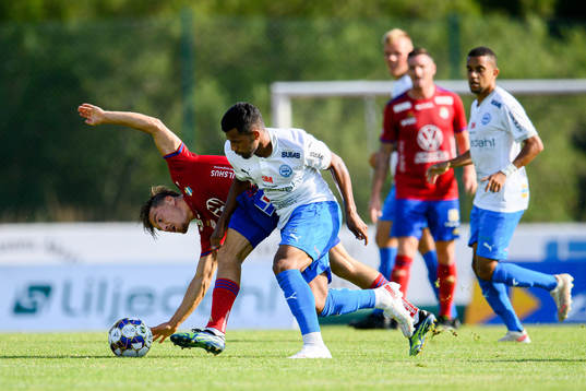 Östers Tatu Varmanen och Värnamos Wenderson Oliveira do