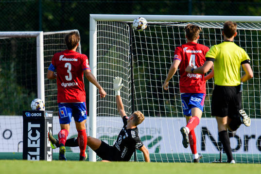 Värnamos Christioan Moses , ej i bild, gör 1-0 bakom