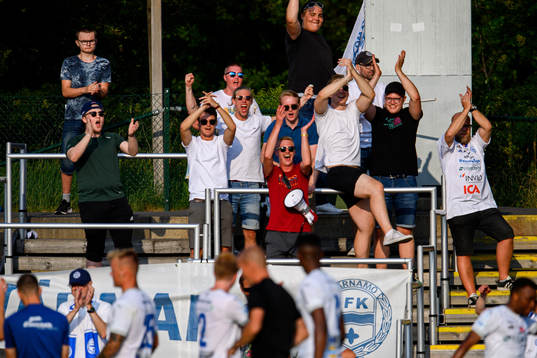 Östers supportrar jublar