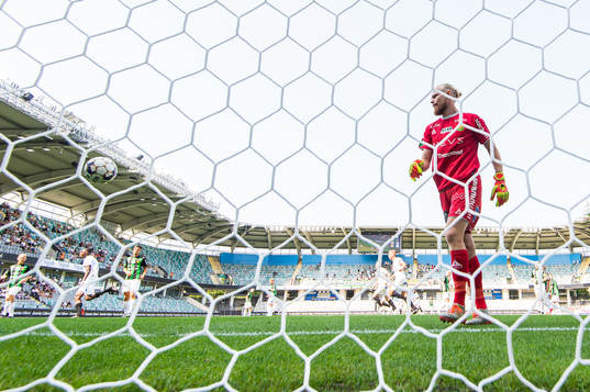 GAIS målvakt Mathias Karlsson deppar