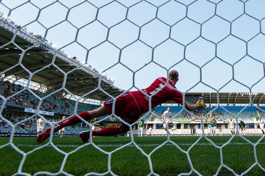 Brages Leonard Pllana gör 0-1 på straff bakom GAIS