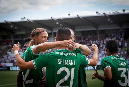Hammarbys Björn Paulsen och Astrit Selmani jublar