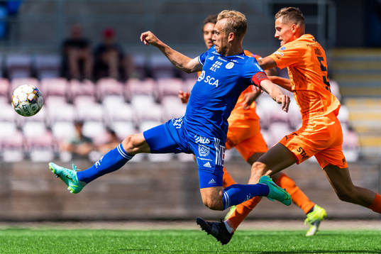 Sundsvalls Pontus Engblom och AFC Eskilstunas Pontus Rödin