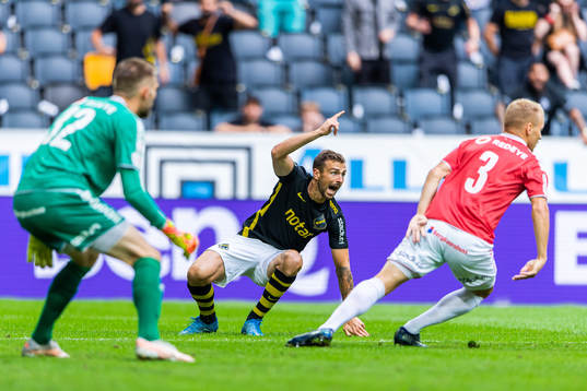s Filip Rogic reagerar och vill ha hands på Kalmars