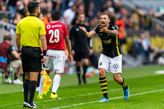 s Filip Rogic reagerar på ett domslut