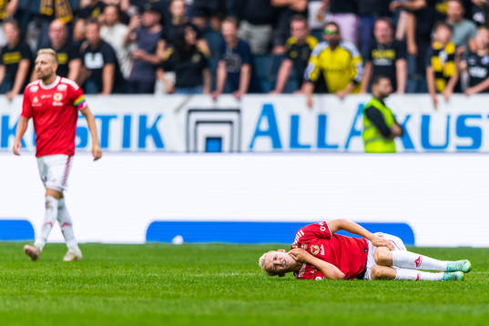 Kalmars Carl Gustafsson har ont