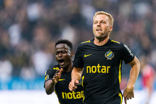 s Sebastian Larsson jublar