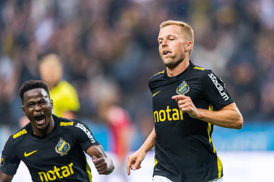s Sebastian Larsson jublar