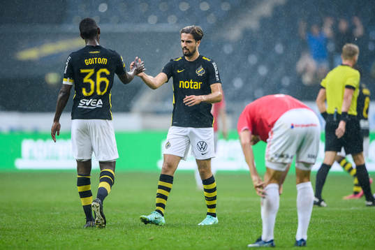 s Henok Goitom och Zack Elbouzedi jublar