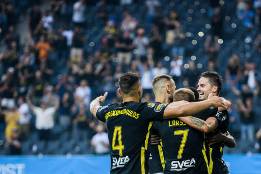 s Mikael Lustig jublar