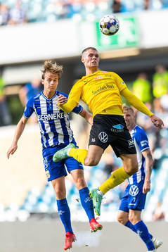 IFK Göteborgs August Erlingmark och Mjällbys Jacob