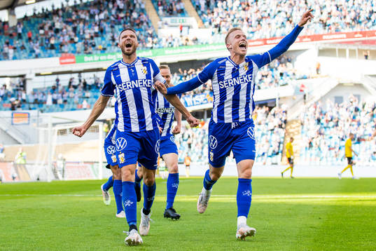 IFK Göteborgs Marcus Berg jublar bredvid Oscar Wendt
