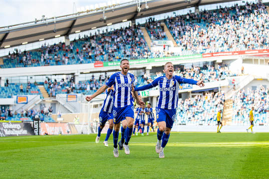 IFK Göteborgs Marcus Berg jublar bredvid Oscar Wendt