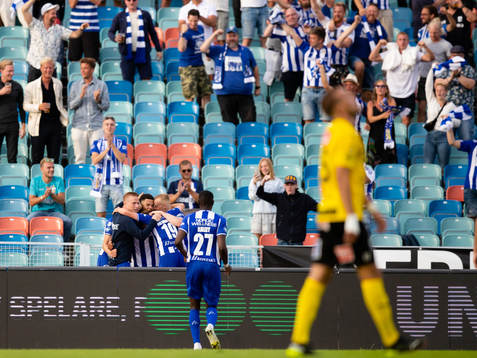 IFK Göteborgs Alexander Jallow jublar med lagkamrater