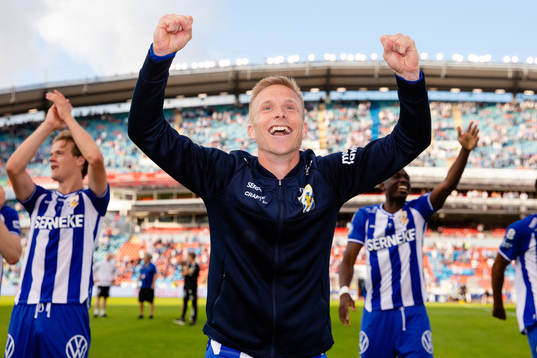 IFK Göteborgs Oscar Wendt jublar och tackar publiken