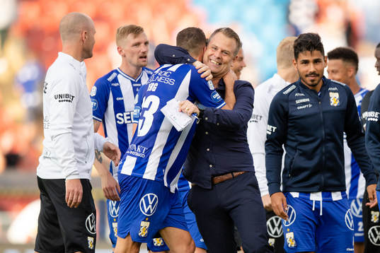 IFK Göteborgs Marcus Berg och tränare Mikael Stahre jublar