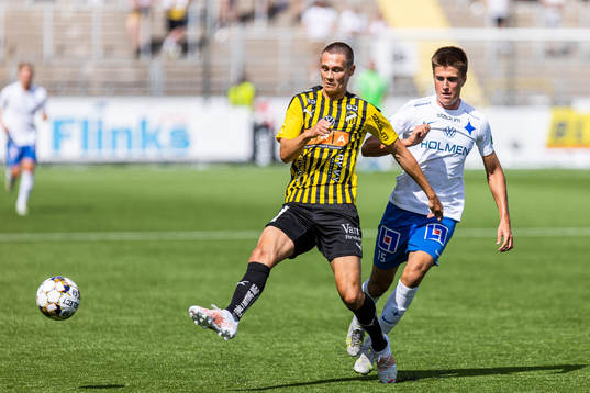 Häckens Tobias Carlsson och IFK Norrköpings Carl Björk