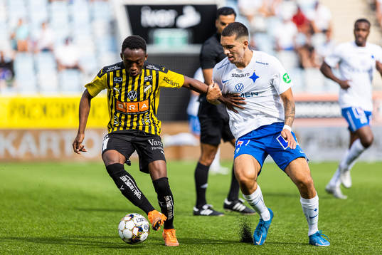 Häckens Benie Adama Traore och IFK Norrköpings Lucas Lima