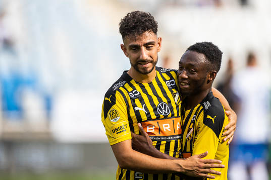 Häckens Daleho Irandust och Benie Adama Traore jublar