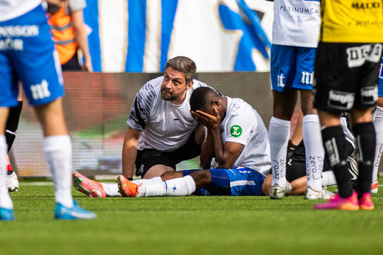 IFK Norrköpings Ishaq Abdulrazaq har ont
