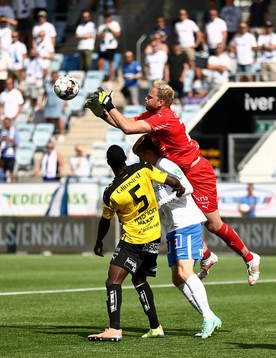 Räddning av Häckens målvakt Peter Abrahamsson