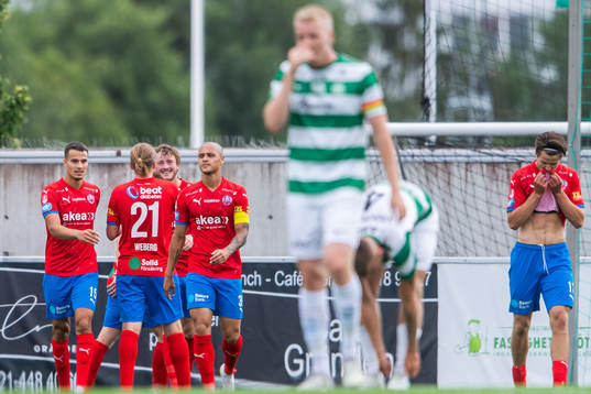 Helsingborgs Rasmus Jönsson jublar med lagkamrater