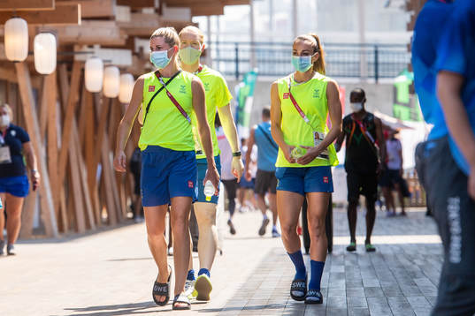 Olivia Schough, Hedvig Lindahl and Kosovare Asllani of the