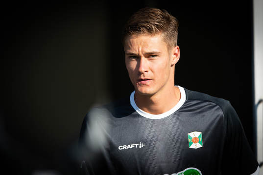 Varbergs Des Kunst före fotbollsmatchen i Allsvenskan