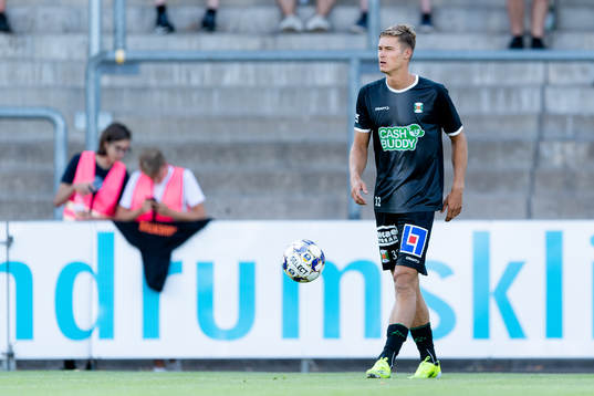 Varbergs Des Kunst före fotbollsmatchen i Allsvenskan