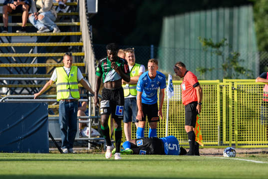 Halmstads Joseph Baffoe har ont