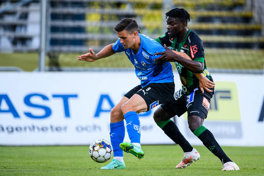 Halmstads Marcus Antonsson och Varbergs Gideon Mensah