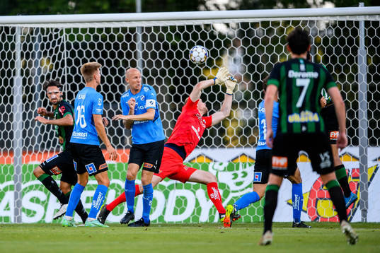 Halmstads målvakt Malkolm Nilsson Säfqvist släpper in 0-1