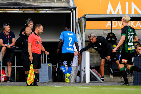Halmstads Thomas Boakye lämnar planen